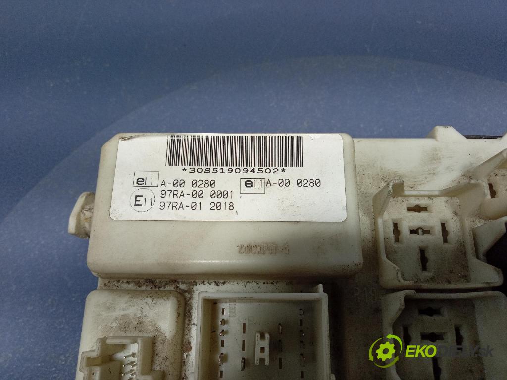Ford Focus 2006 skrinka Poistky: 4M5T-14A073-AG