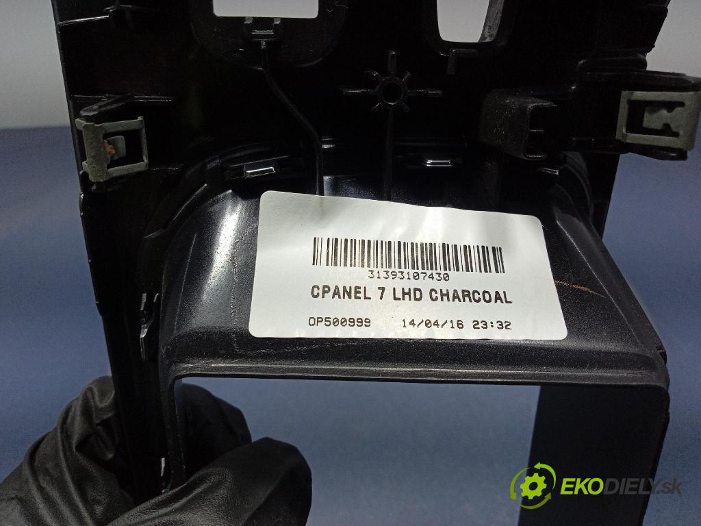Volvo V40 2016 kryt Plast: Interiéry: 31393363