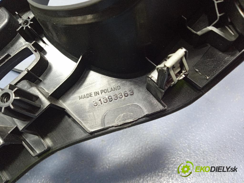Volvo V40 2016 kryt Plast: Interiéry: 31393363