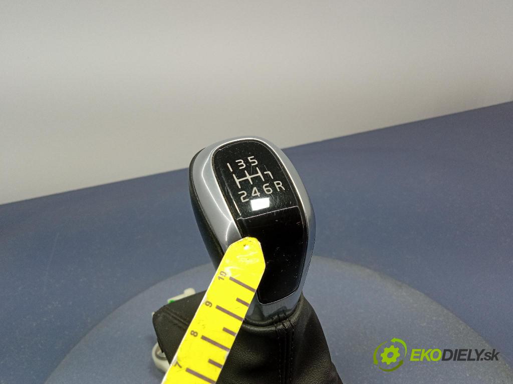 Volvo V40 2016 Páka: Zmeny: 1000301099