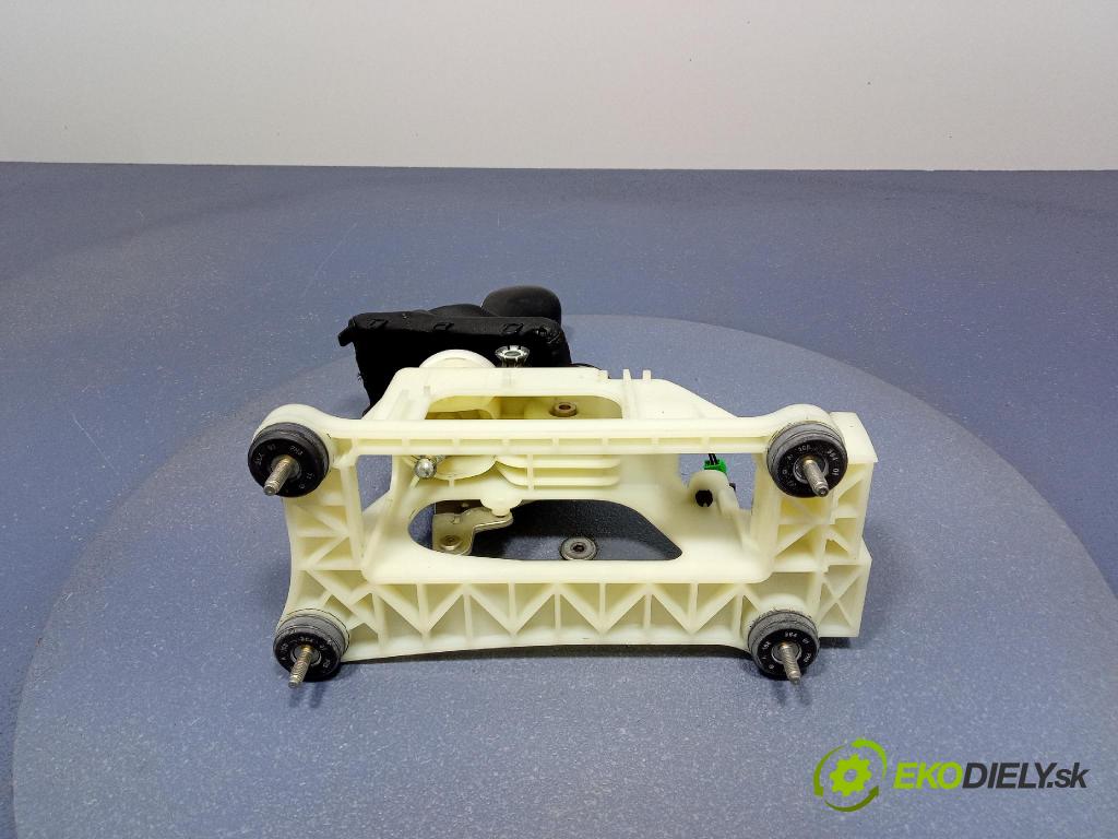 Volvo V40 2016 Páka: Zmeny: 1000301099