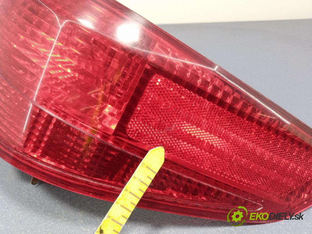 Honda Accord 2005 svetlo / reflektor zad Prava: Vonkajsia: P2770R