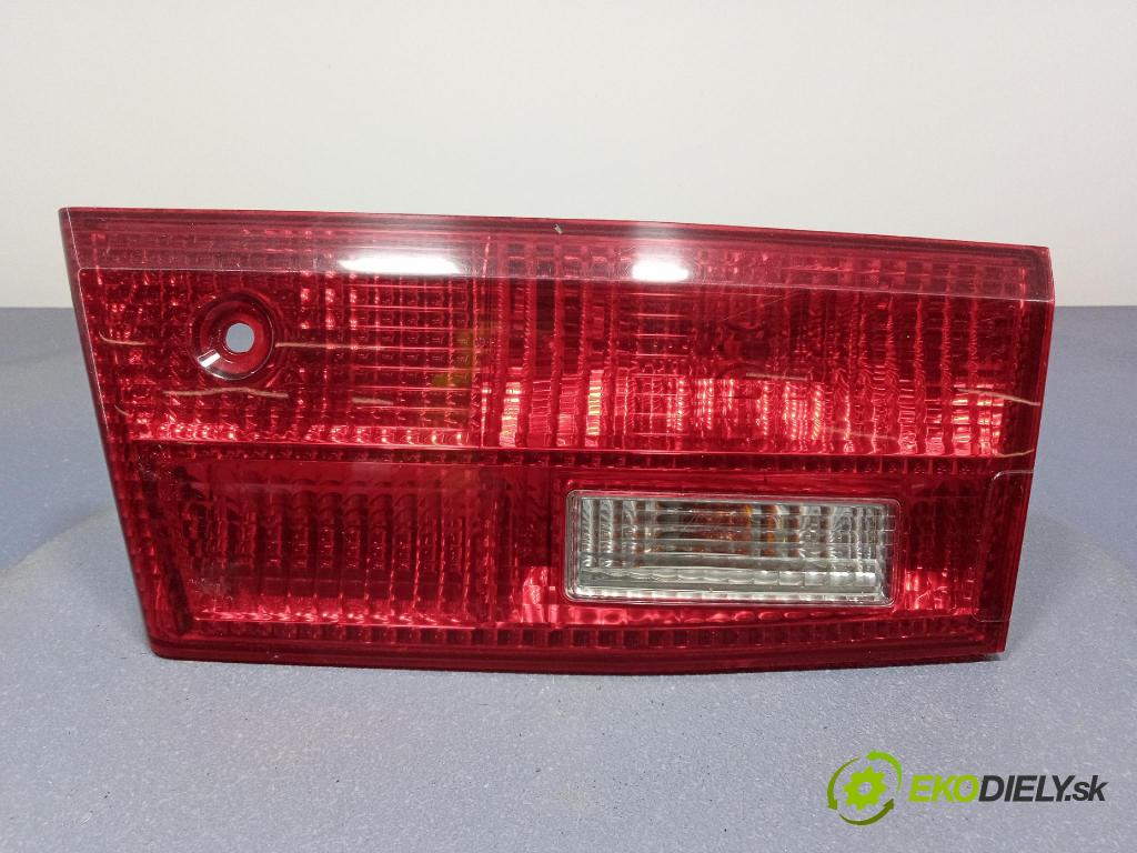 Honda Accord 2005 svetlo / reflektor zad Prava: Vnútri: P4967R