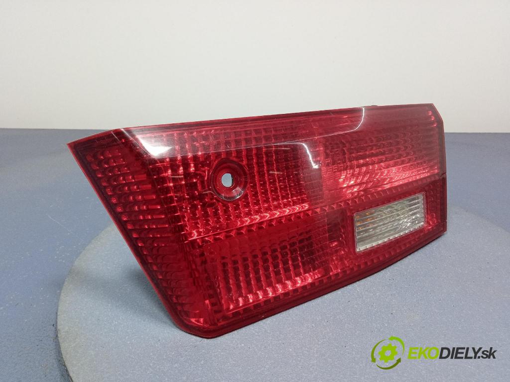 Honda Accord 2005 svetlo / reflektor zad Prava: Vnútri: P4967R