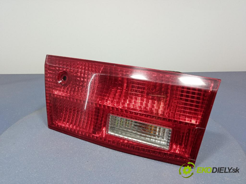 Honda Accord 2005 svetlo / reflektor zad Prava: Vnútri: P4967R