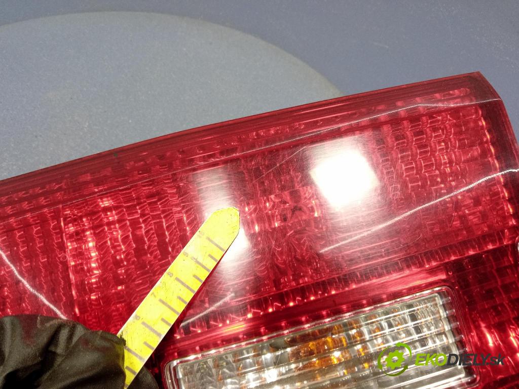 Honda Accord 2005 svetlo / reflektor zad Prava: Vnútri: P4967R