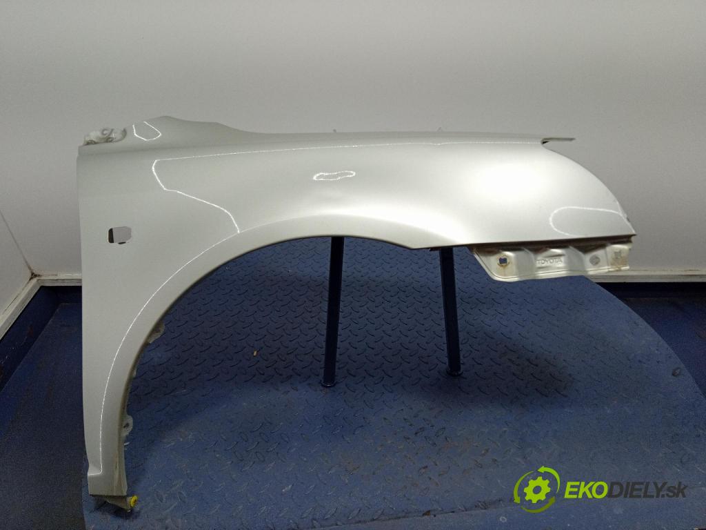 Toyota Avensis 2005 blatník Predné v pravo: