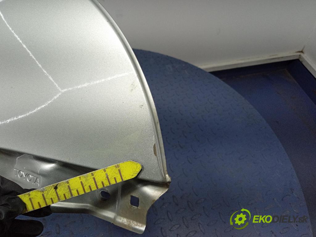 Toyota Avensis 2005 blatník Predné v pravo: