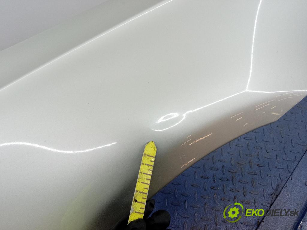 Toyota Avensis 2005 blatník Predné v pravo: