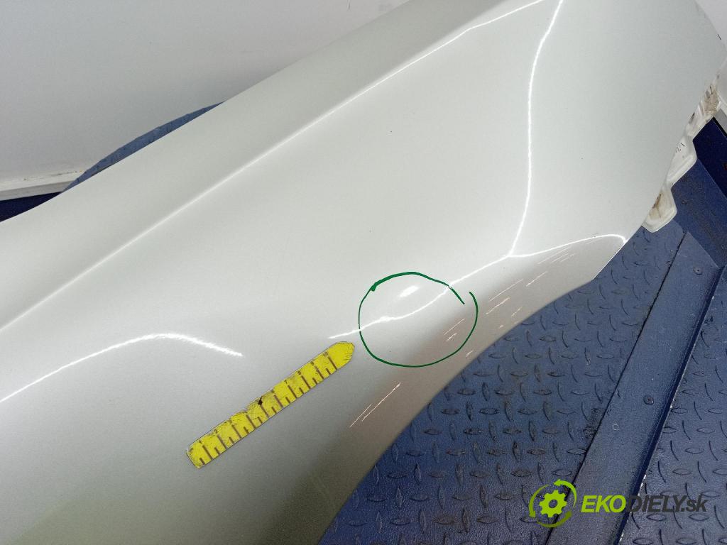 Toyota Avensis 2005 blatník Predné v pravo: