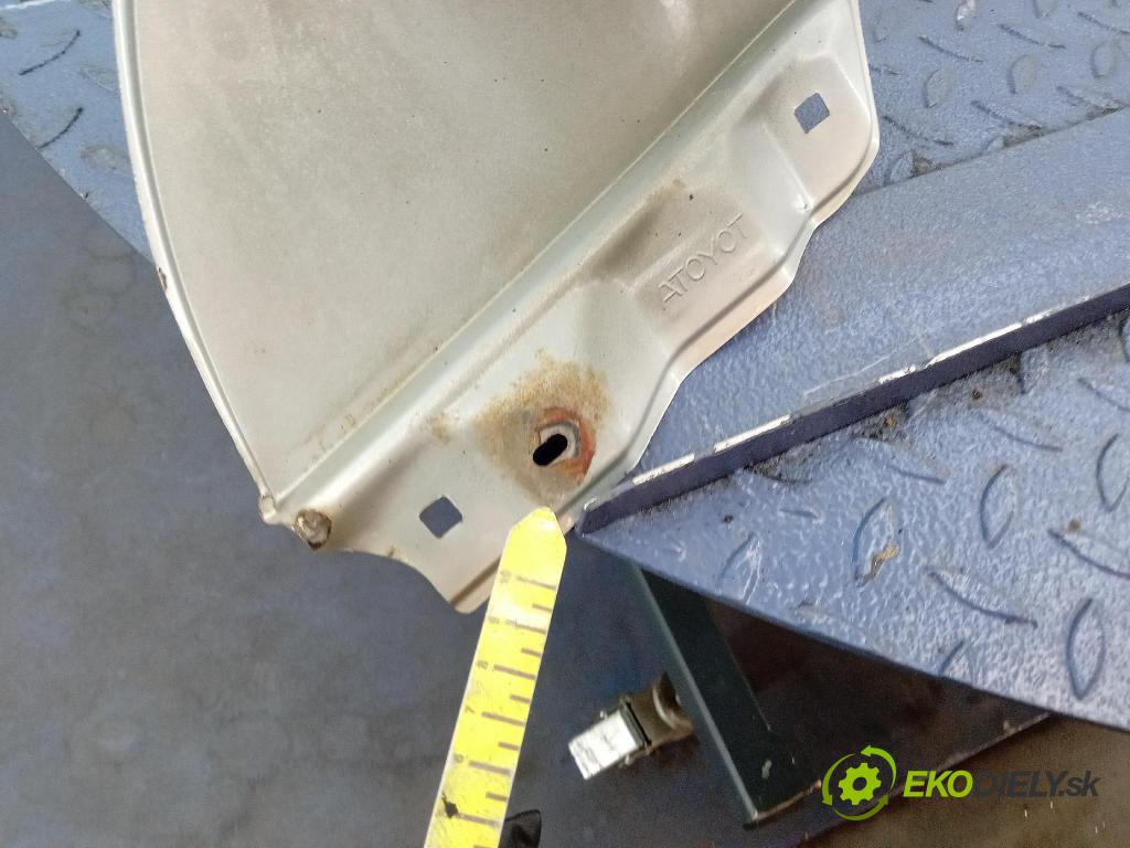 Toyota Avensis 2005 blatník Predné v pravo: 