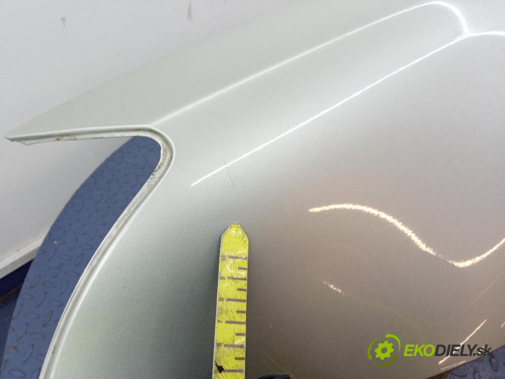 Toyota Avensis 2005 blatník Predné Vľavo: