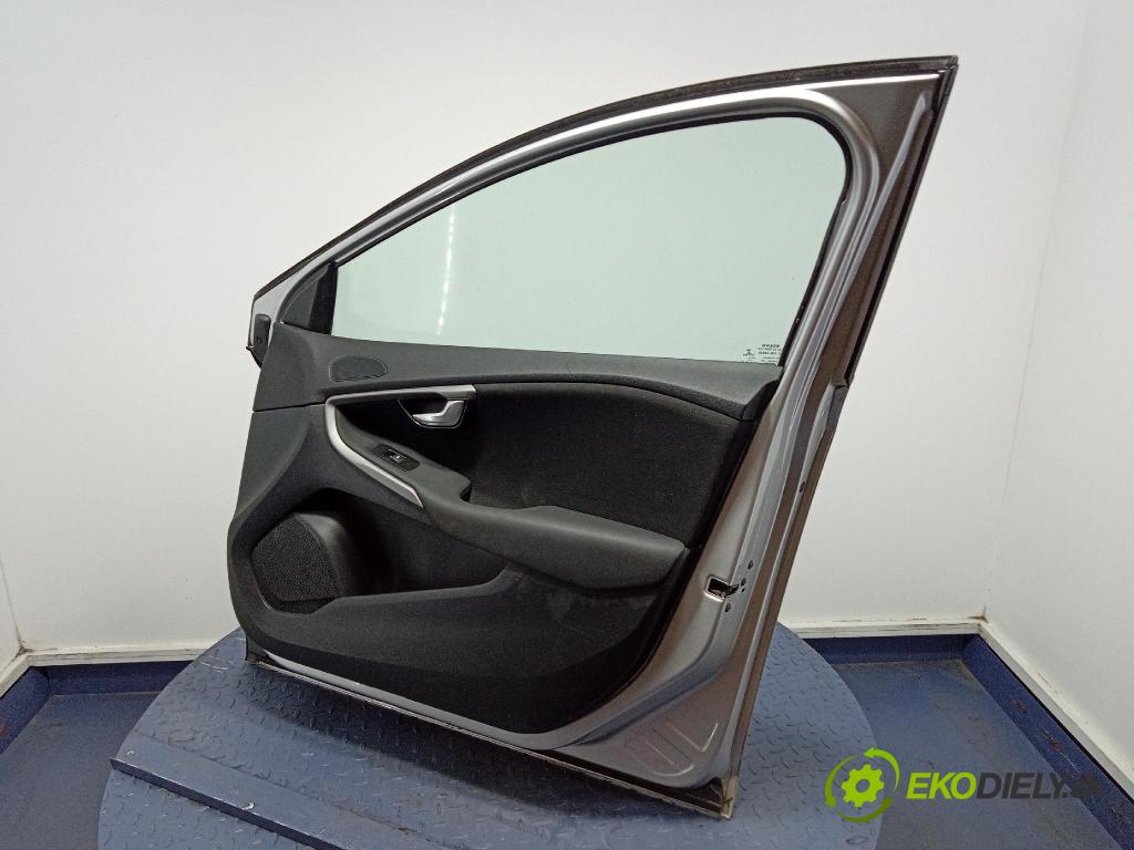 Volvo V40 2016 dvere Predné pravé 