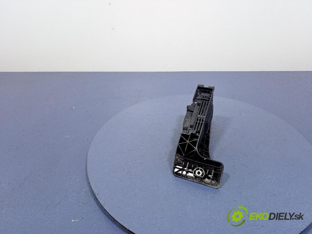 Bmw X5 2019 pedal Plyn: 6871053