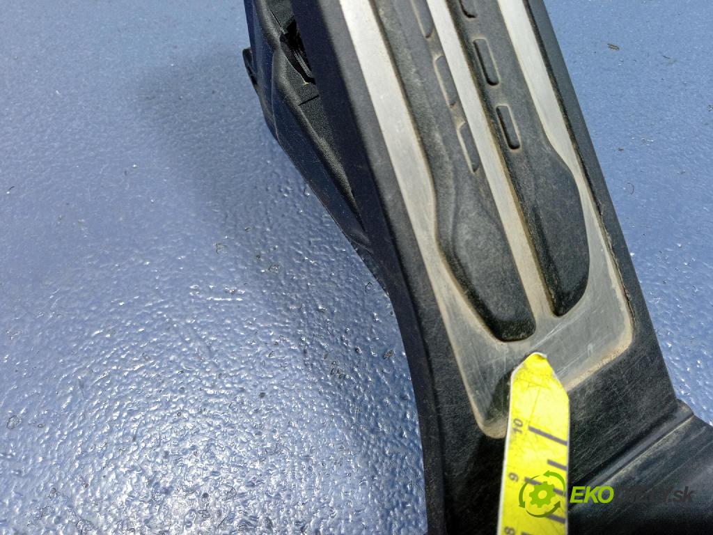 Bmw X5 2019 pedal Plyn: 6871053