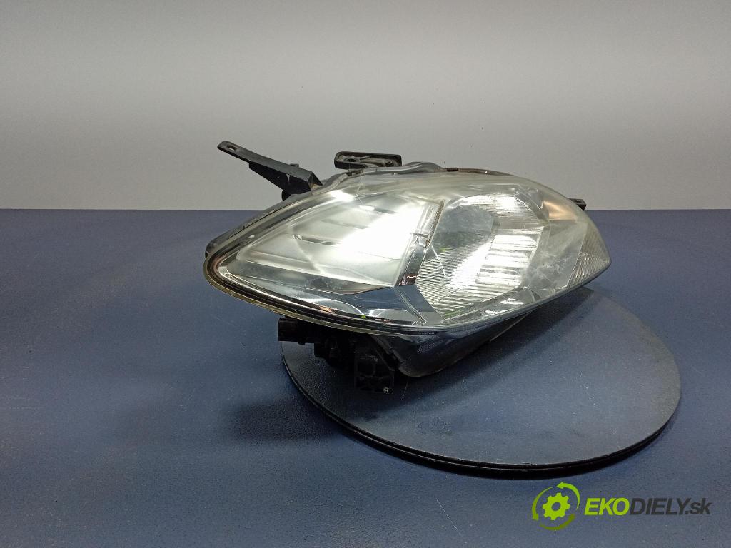 Honda Fr-v 2004 Reflektor: v pravo: STANLEY P4802R