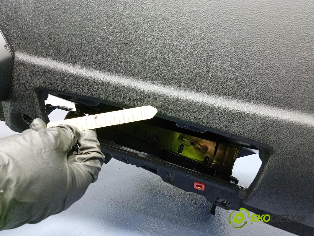 Bmw Seria 1 2005 kokpit,pristrojová doska 7051505