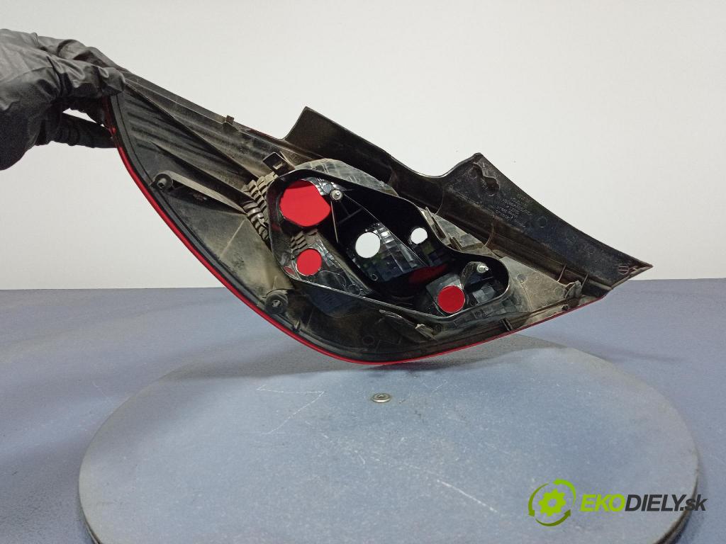 Opel Corsa 2008 svetlo / reflektor zad Prava: Vonkajsia: 89316329
