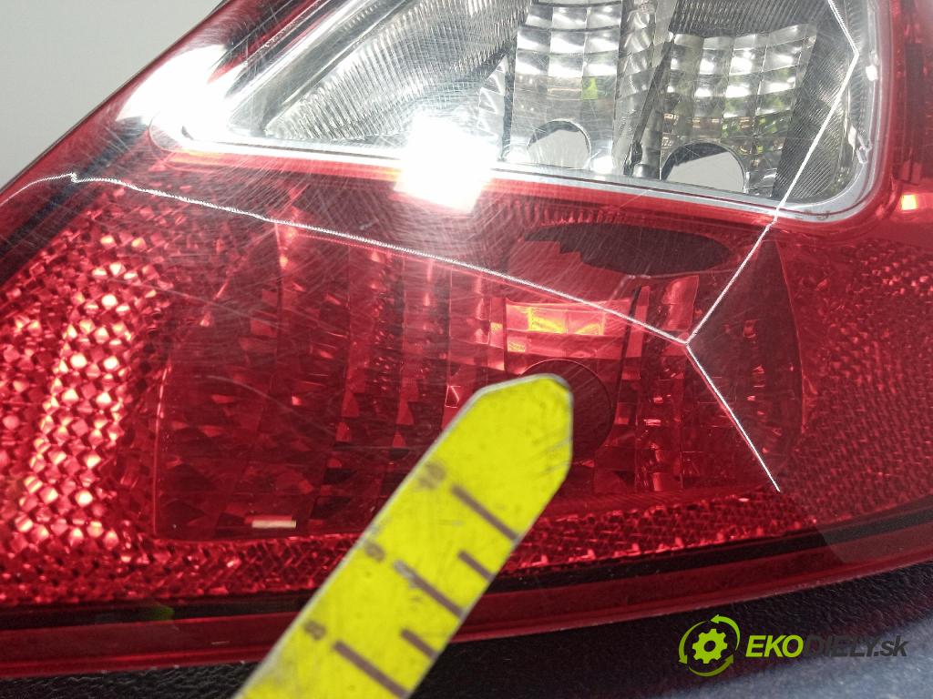 Opel Corsa 2008 svetlo / reflektor zad Prava: Vonkajsia: 89316329