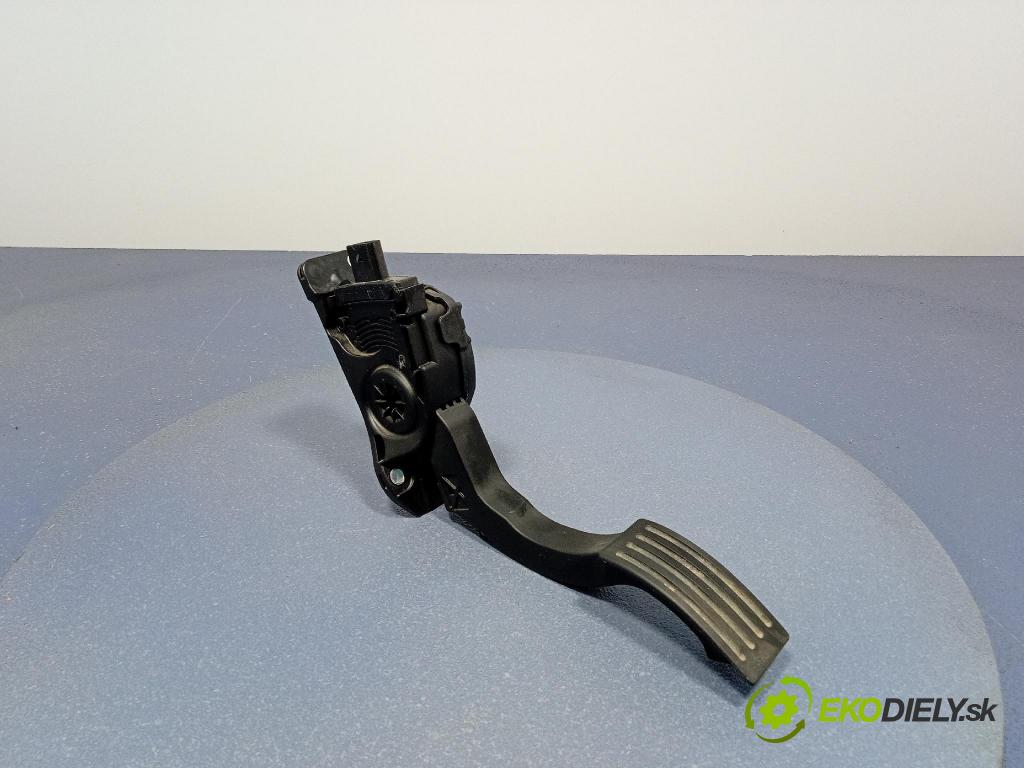 Volvo V40 2016 pedal Plyn: 31280595