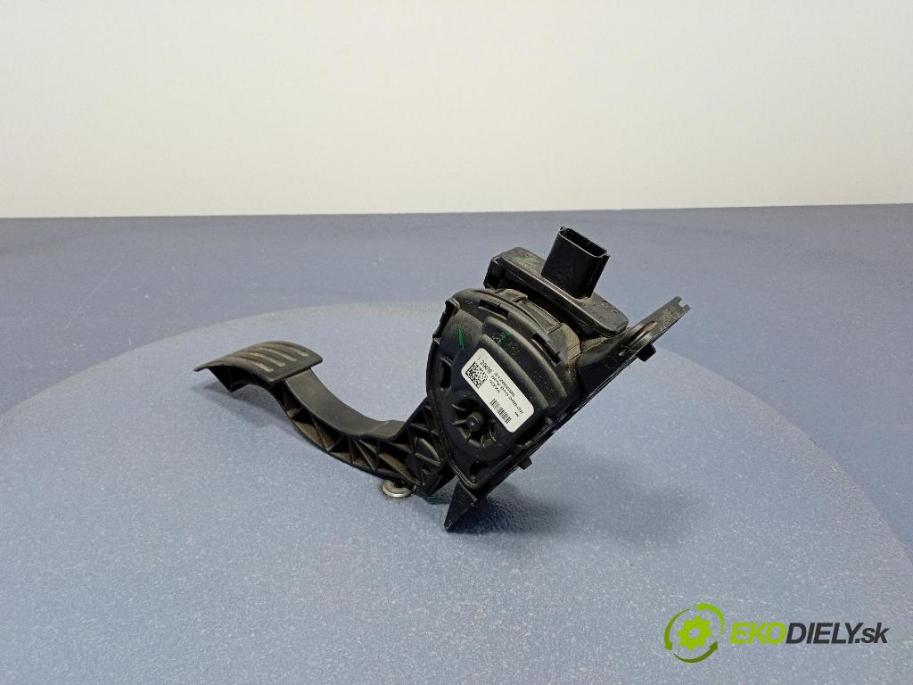 Volvo V40 2016 pedal Plyn: 31280595