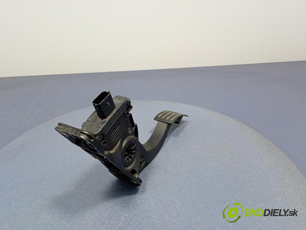 Volvo V40 2016 pedal Plyn: 31280595