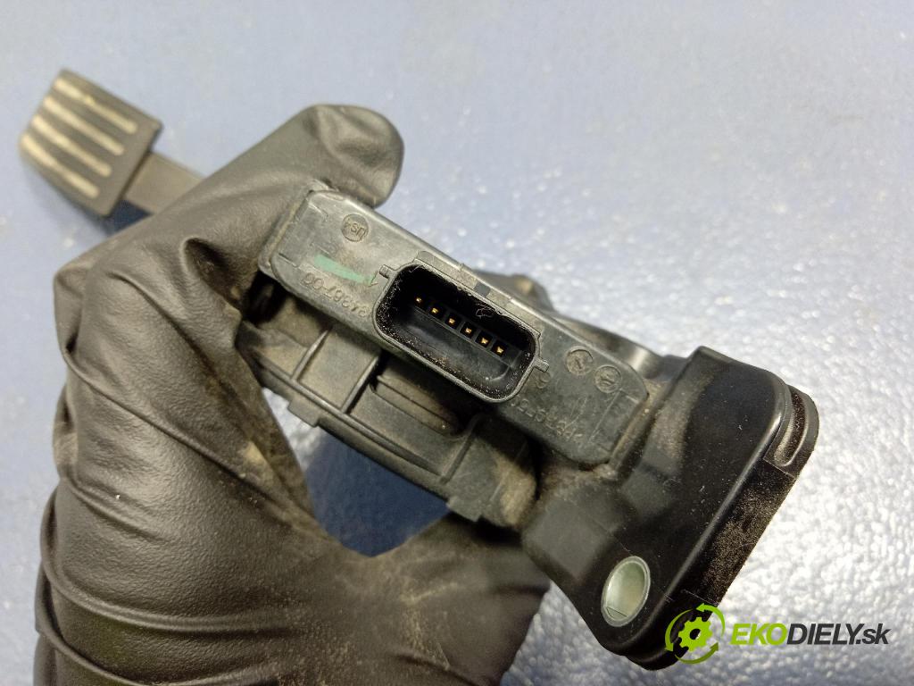 Volvo V40 2016 pedal Plyn: 31280595
