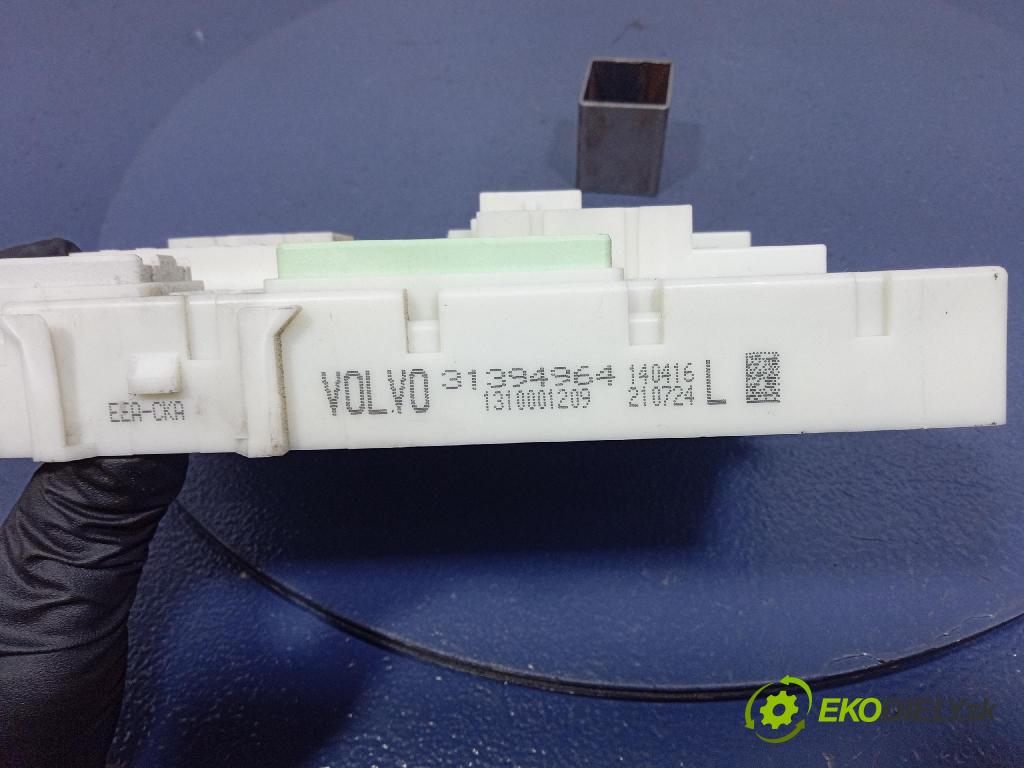 Volvo V40 2016 skrinka Poistky: 31394964