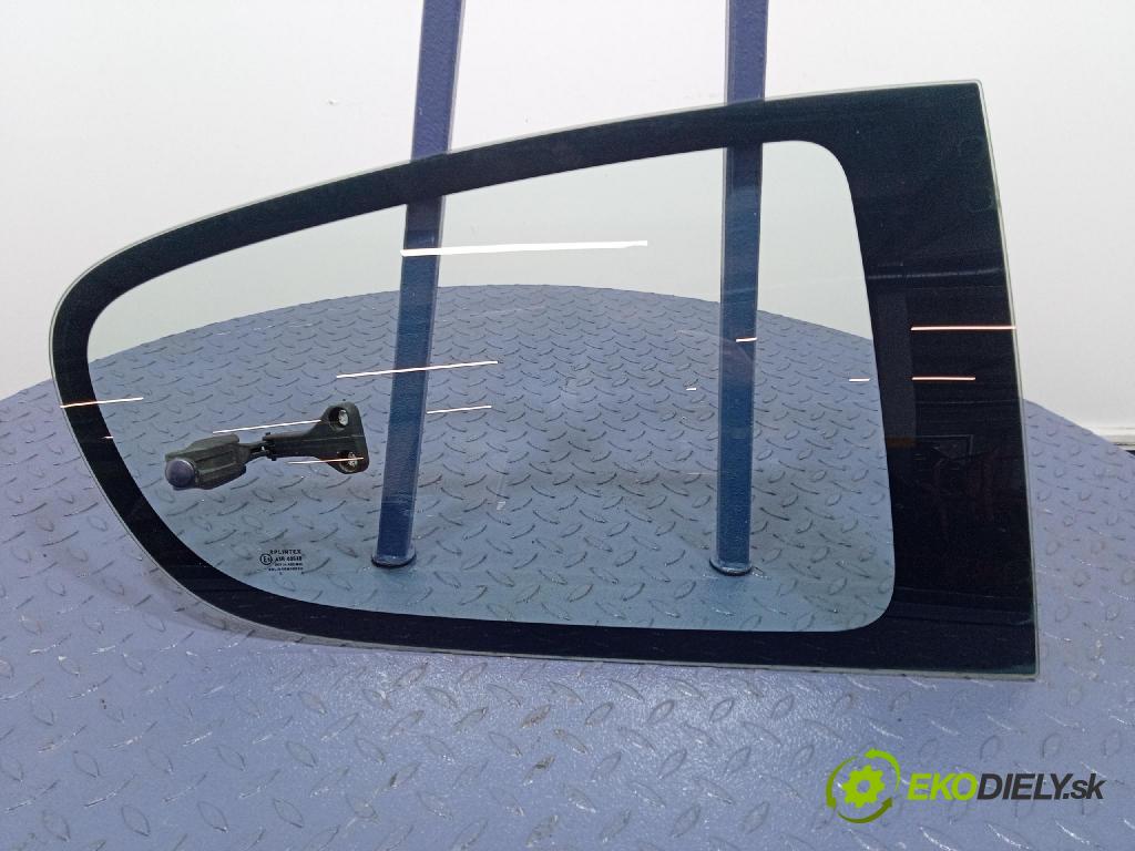 Peugeot 107 2008 sklo dvere zad Prava: 01