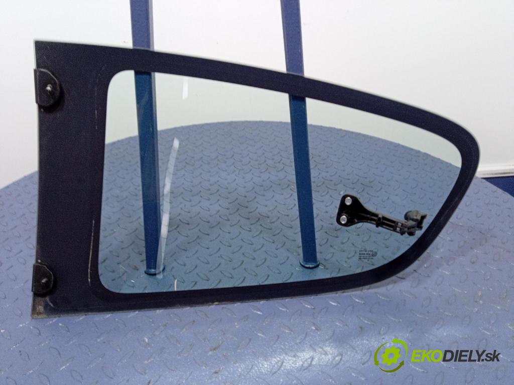 Peugeot 107 2008 sklo dvere zad Prava: 01