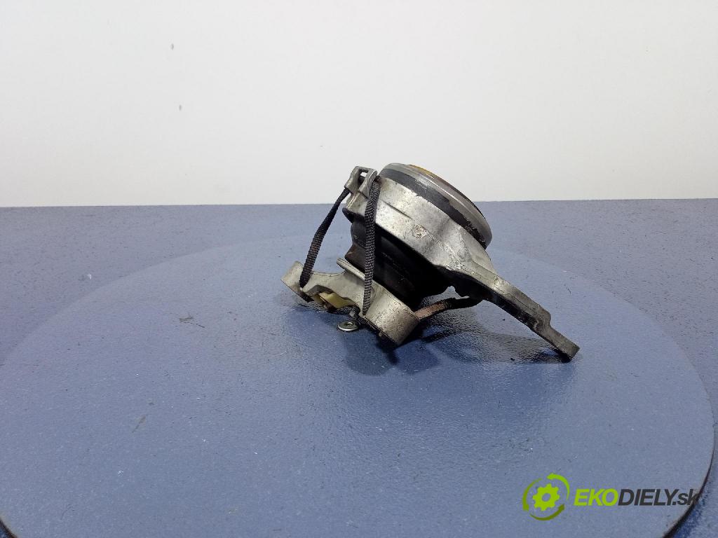 Volvo V40 2016 Vankúš/: držiak Motor: 31359639