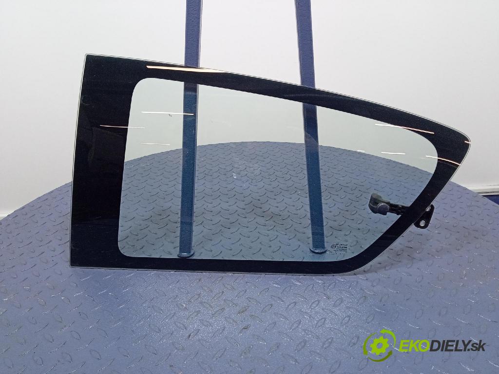 Toyota Aygo 2008 sklo dvere zad ľavé 01