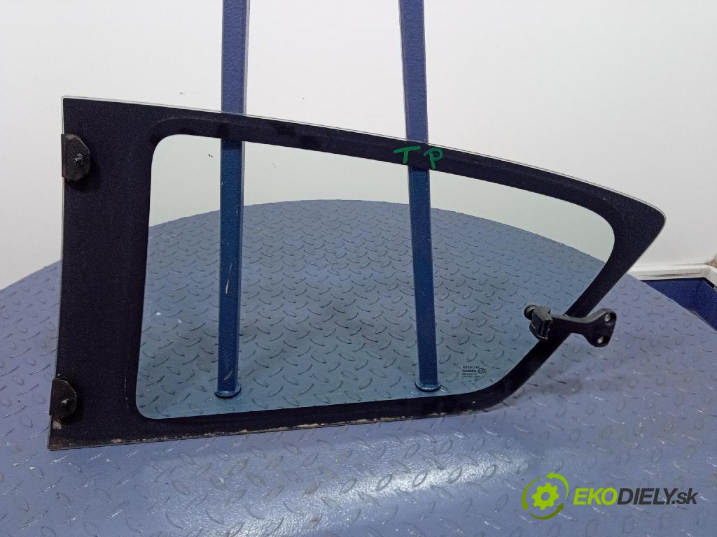Toyota Aygo 2008 sklo dvere zad Prava: 01