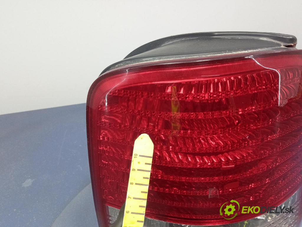 Kia Carnival 2002 svetlo / reflektor zad Prava: Vonkajsia: