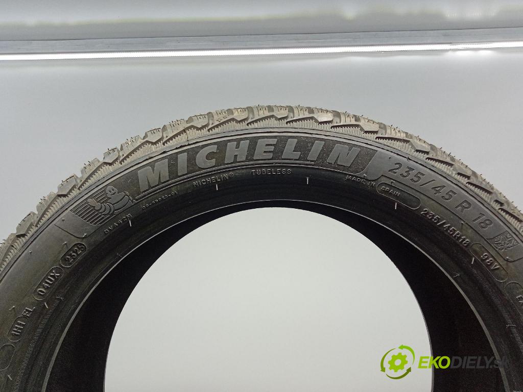 Kia Xceed 2025 pneumatika ZIMA: 3528708173156