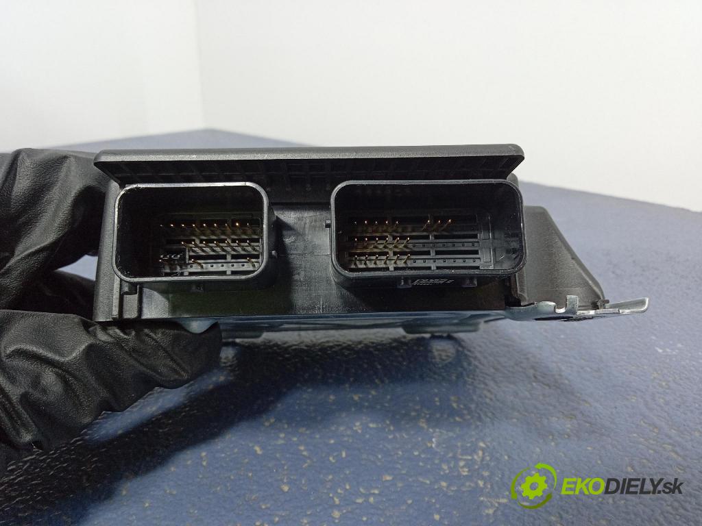 Kia Ceed 2014 kokpit,pristrojová doska 84710A2000WK