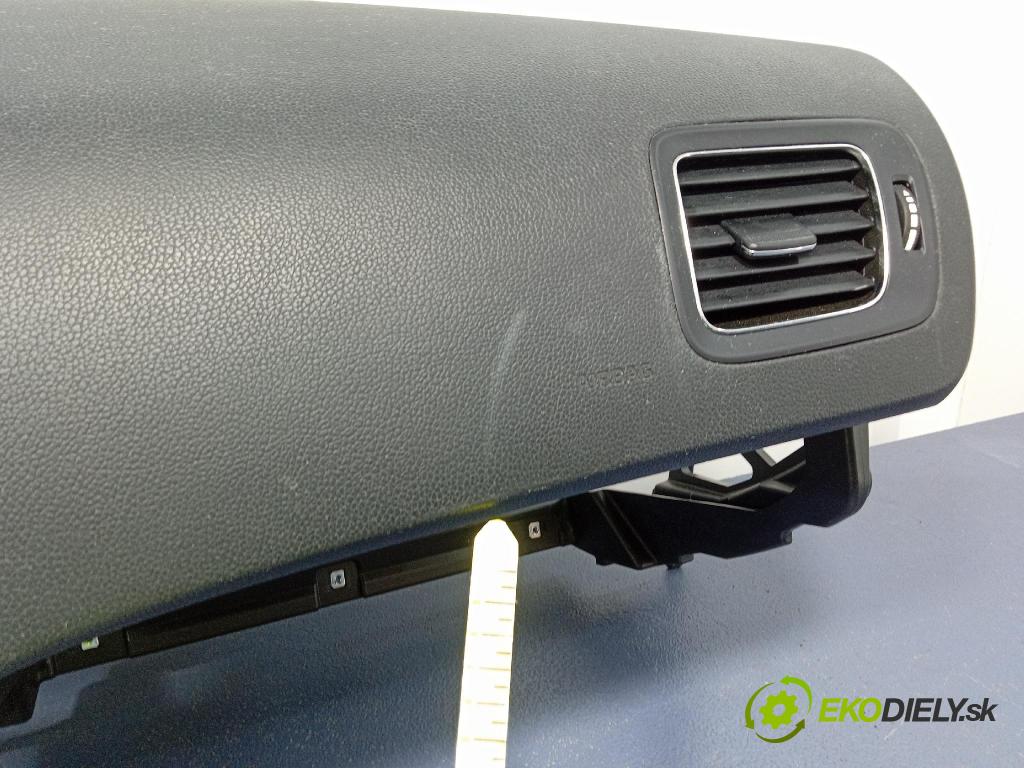 Kia Ceed 2014 kokpit,pristrojová doska 84710A2000WK