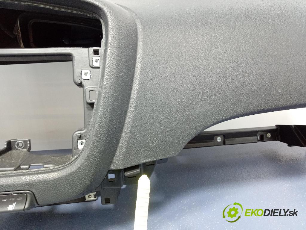 Kia Ceed 2014 kokpit,pristrojová doska 84710A2000WK