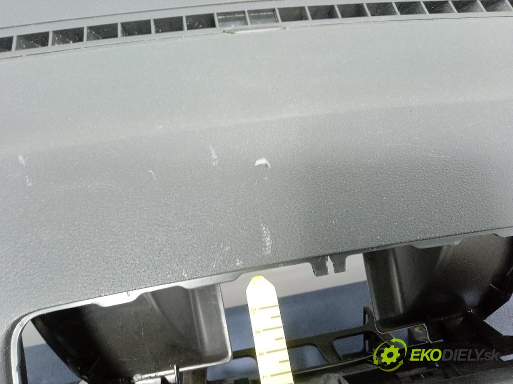 Skoda Fabia 2018 kokpit,pristrojová doska 6V1857009P