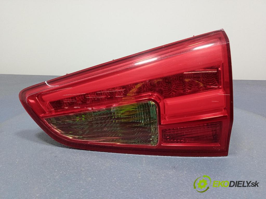 Kia Ceed 2014 svetlo / reflektor zad Prava: Vnútri: 92404-A23