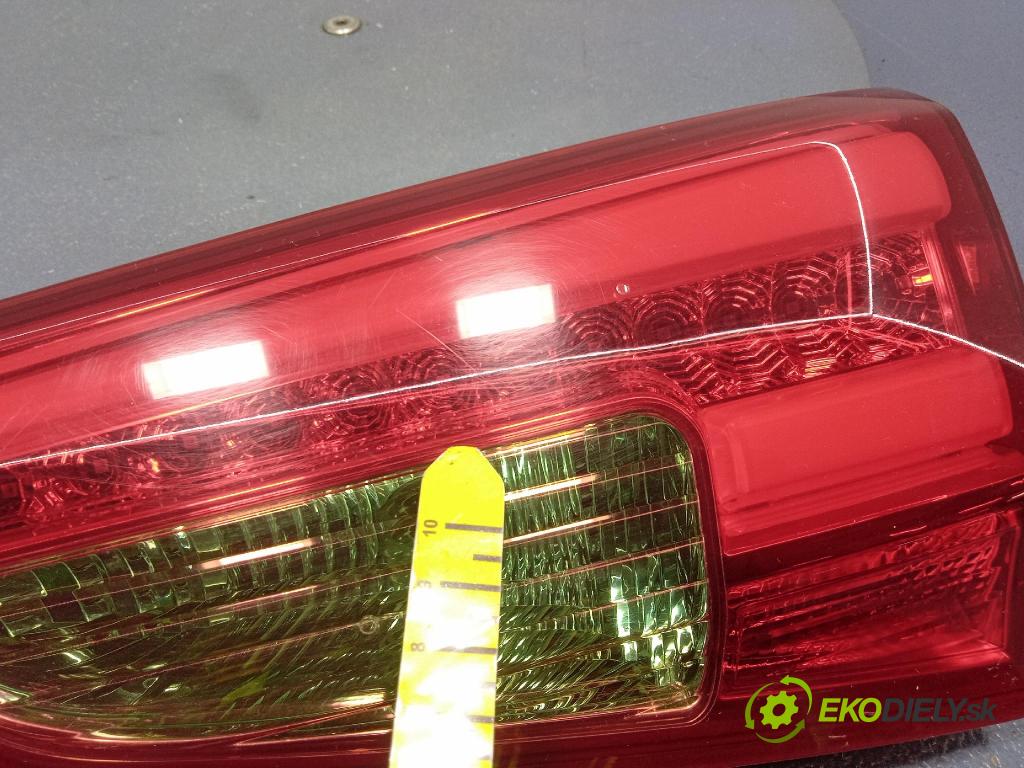 Kia Ceed 2014 svetlo / reflektor zad Prava: Vnútri: 92404-A23