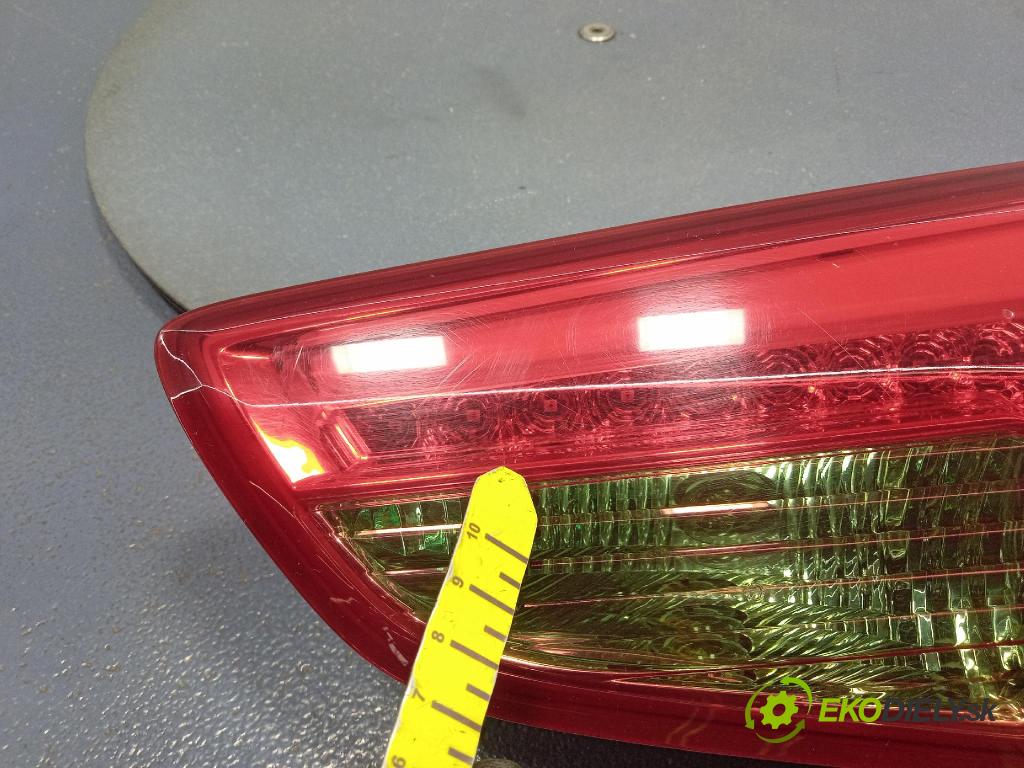 Kia Ceed 2014 svetlo / reflektor zad Prava: Vnútri: 92404-A23