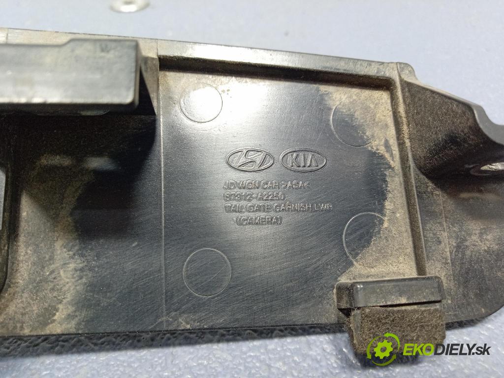 Kia Ceed 2014 zaslepka: zad 87312-A2250