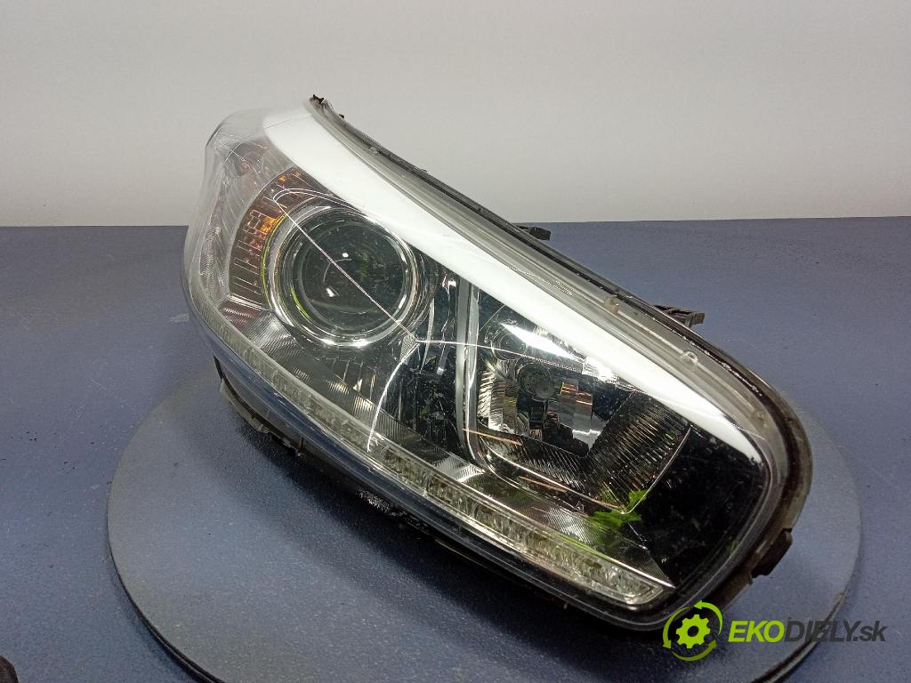 Kia Ceed 2014 Reflektor: v pravo: 92102-A2220