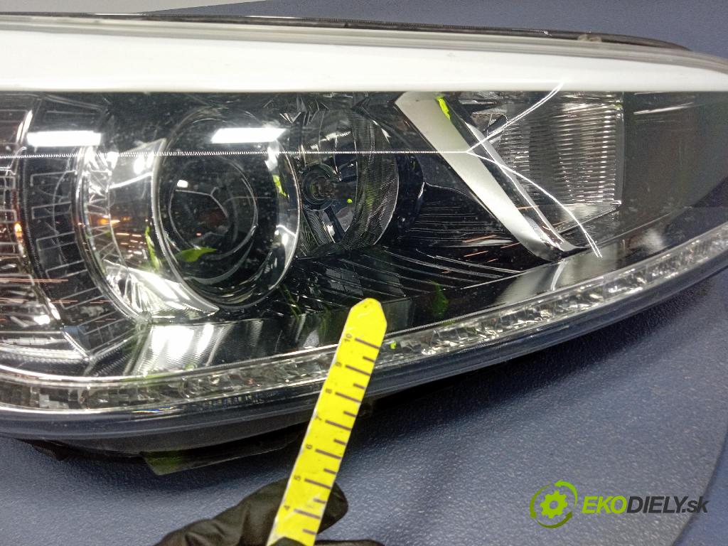 Kia Ceed 2014 Reflektor: v pravo: 92102-A2220