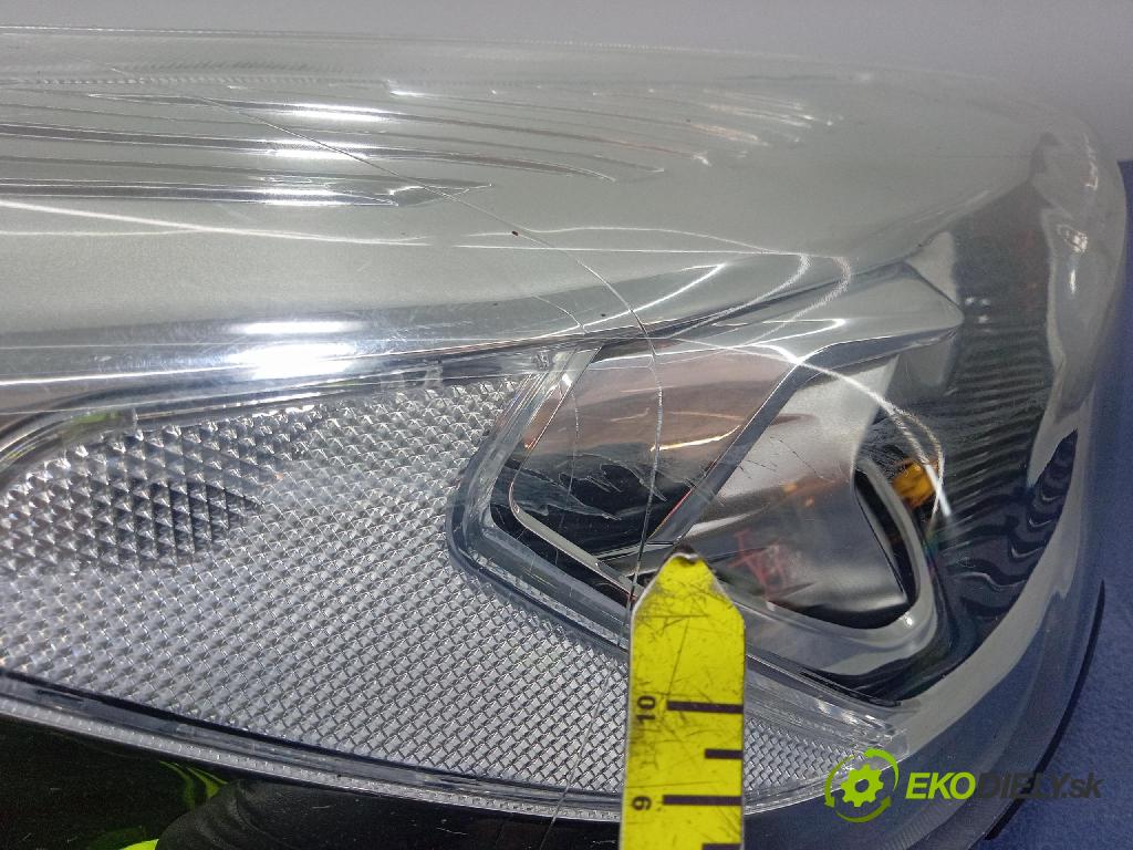 Ford Escape 2019 Reflektor: v pravo: