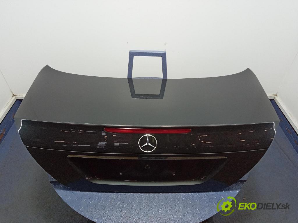 Mercedes E-klasa 2003 zadna dveře kufra: kufra: