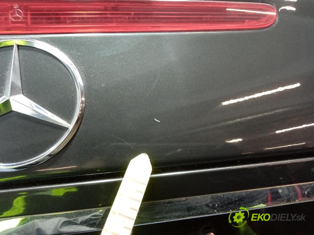 Mercedes E-klasa 2003 zadna dveře kufra: kufra: