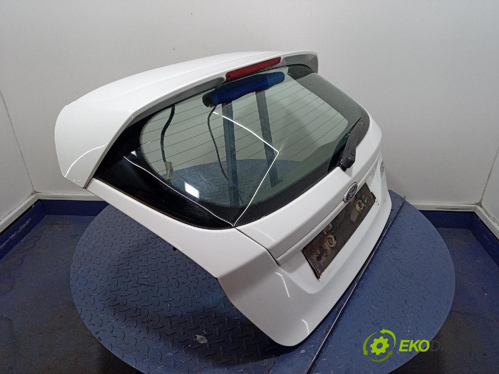 Ford Fiesta 2015 zadna dveře kufra: kufra: