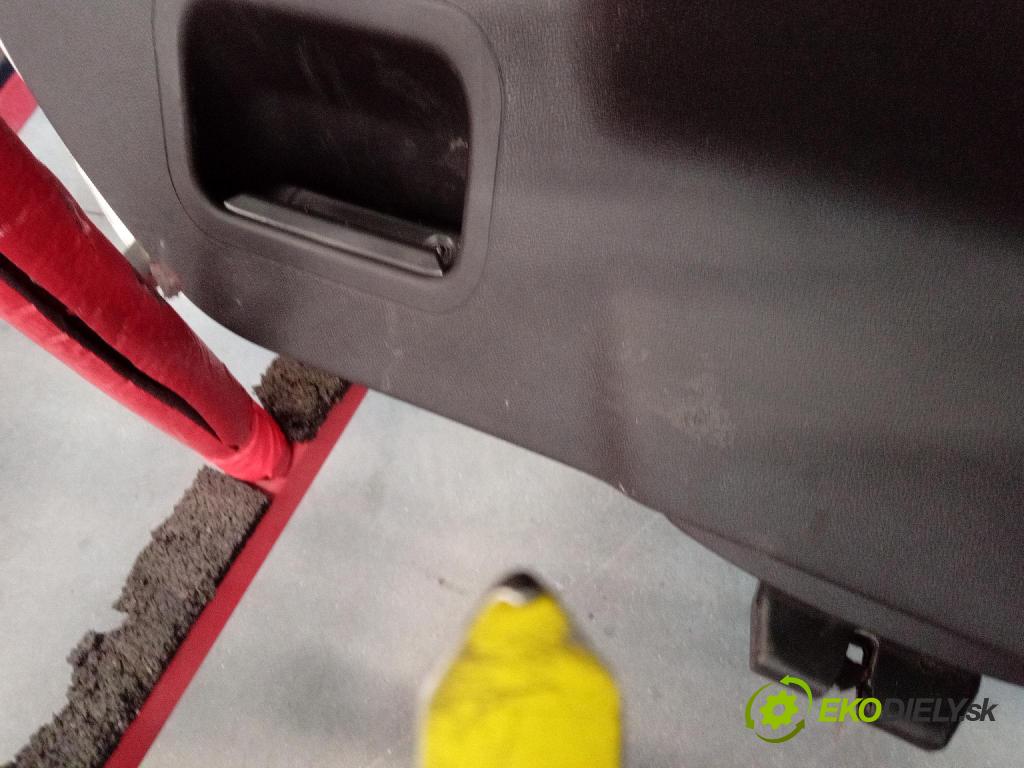 Ford Fiesta 2015 zadna dveře kufra: kufra: